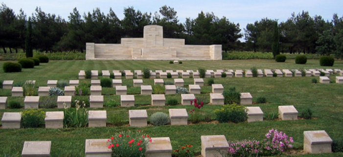 Azmak Cemetery near Suvla Bay in the Gallipoli Peninsula. Digital photo taken on 24 May 2006. (CC) Wikipedia