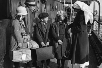 ONLINE: War widows and emigration