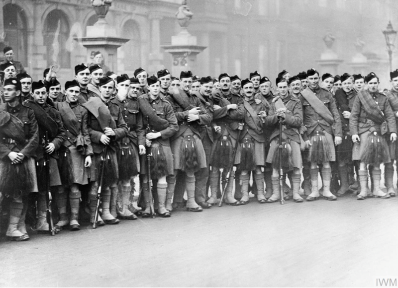 The London Scottish during the First World War Men of the 14th (County of London) Battalion, London Regiment (London Scottish) halted while on a march in Maida Vale, London, on 7 November 1914. © IWM Q 53391