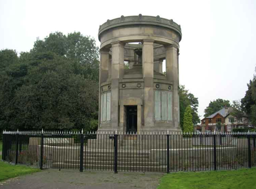 Dewsbury War Memorial (c) Kirklees Council 2021