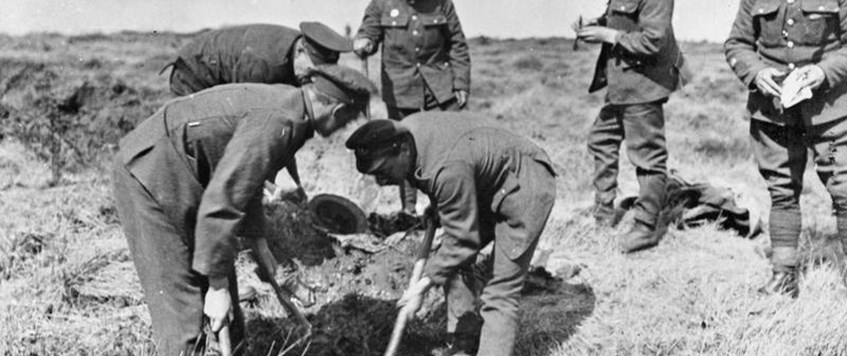 Clearing the Dead 1919-1939 by Dr Peter Hodgkinson