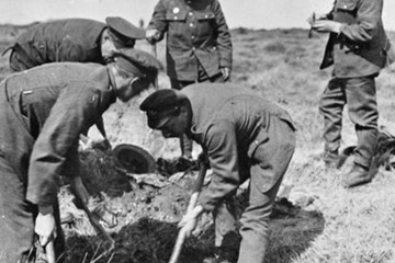 Clearing the Dead From The Battlefields 1919-1941 - Talk by Peter Hodgkinson