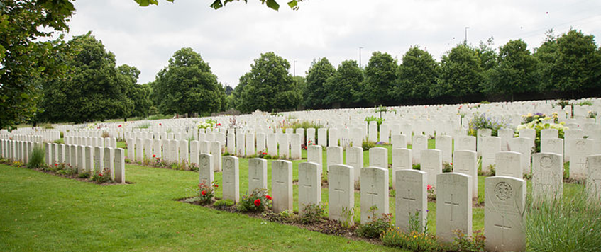 7 November : Reburial at Loos British Cemetery
