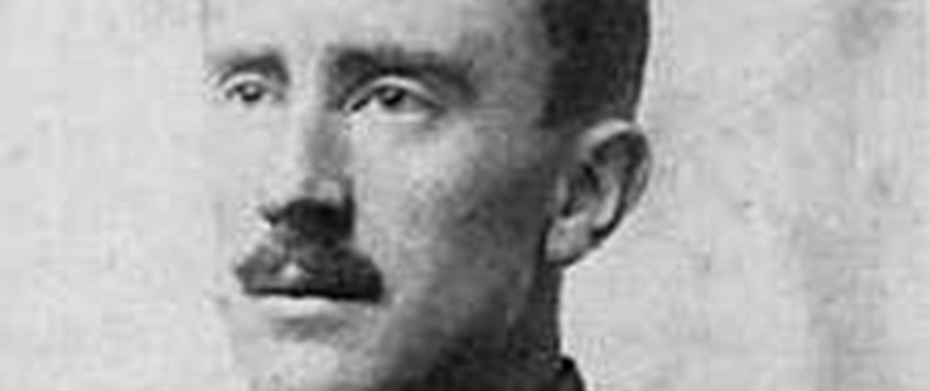 In a hole in the ground – Tolkien and the Trenches by John Garth