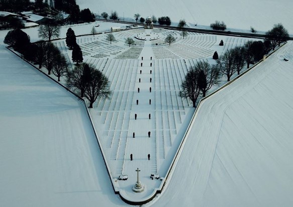 Cabaret Rouge British Cemetery