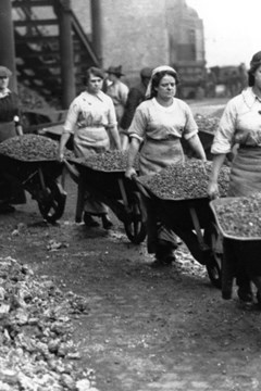 Ep. 31 – Women in Britain and Europe during the Great War – Dr Vivien Newman
