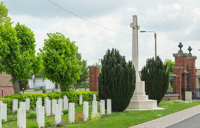 La Gorgue Communal Cemetery CC BY-SA 4.0
