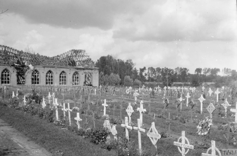 Wooden crosses in Vlamertinghe Military Cemetery © IWM Q 100454