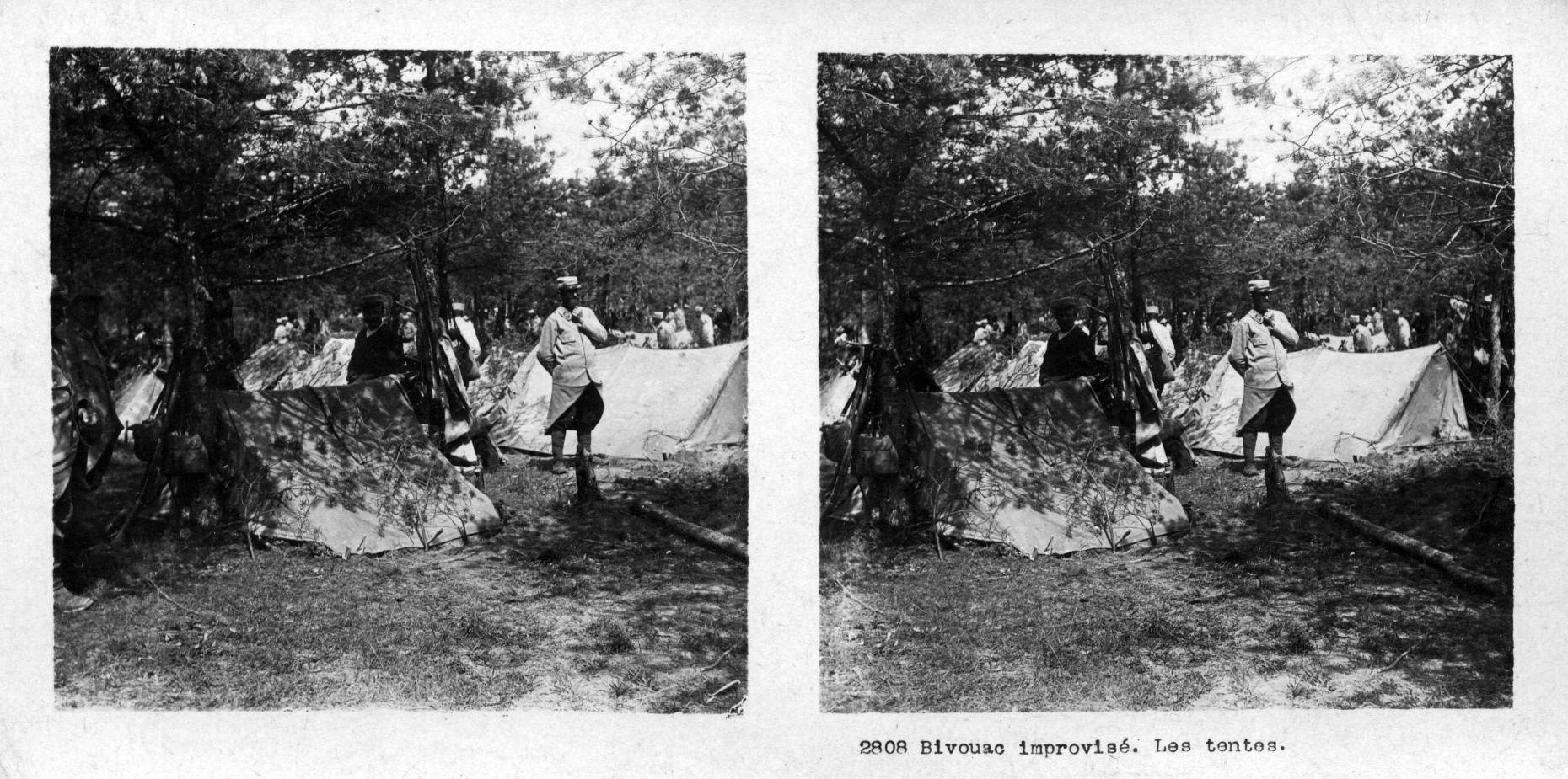 "Bivouac improvisé. Les tentes" - Improvised bivouac. Tents.