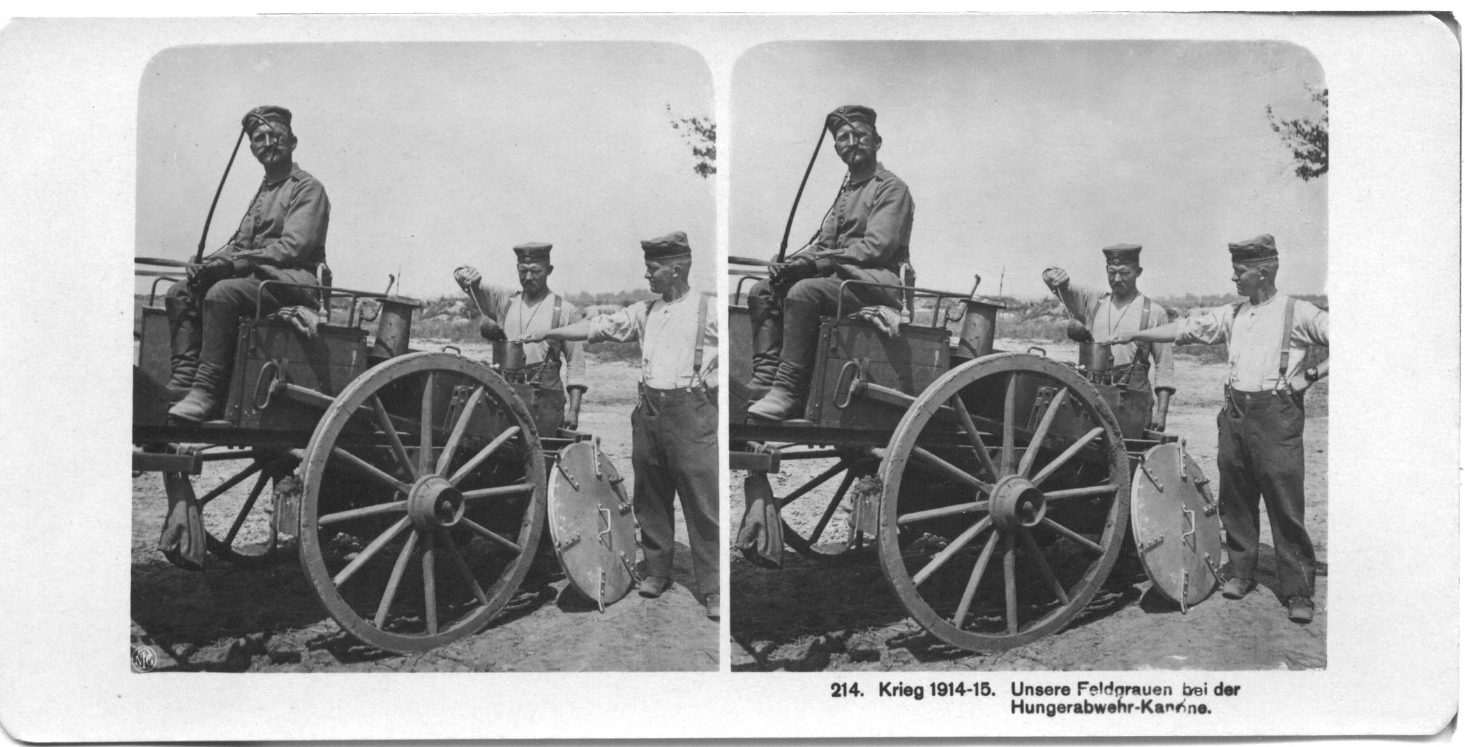 "Unsere Feldgrauen bei der Hungerabwehr-Kanone" - Our field gray by the hunger defense cannon