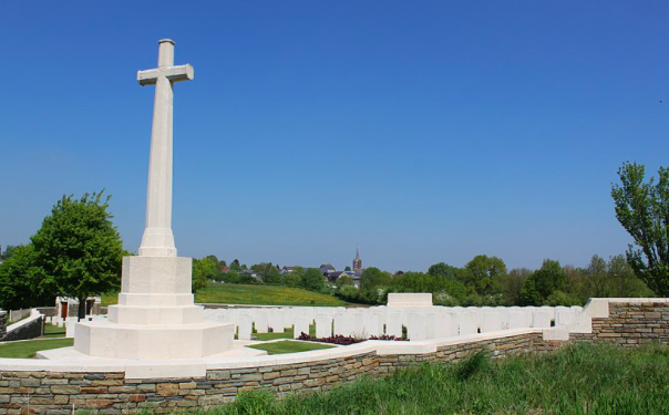 Le cimetière militaire by René Hourdry