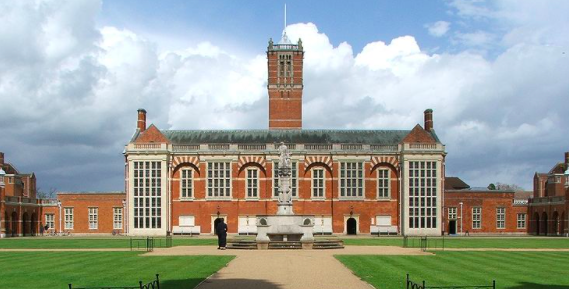 View of the Christ's Hospital quad in Horsham Christ's Hospital by Sergiu Panaite, April 2006 (cc) CC BY-SA 3.0