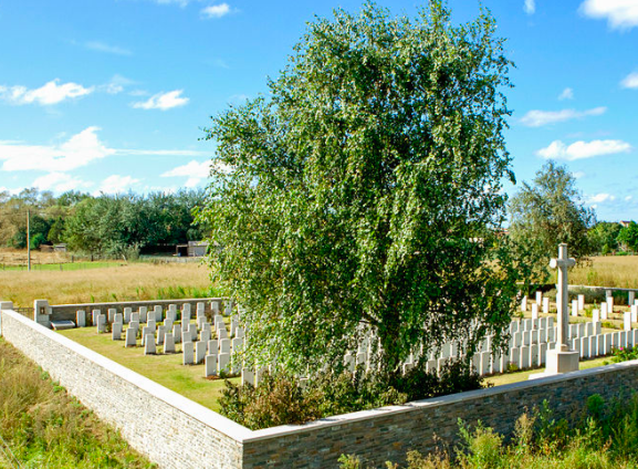 Adinkerke Military Cemetery by Wernervc  (CC BY-SA 4.0)