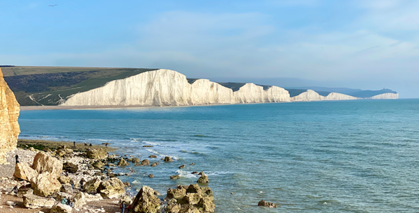The Seven Sisters from the base of Seaford Head at Hope Gap looking towards Beach Head by Jonathan Vernon (CC BY-SA 4.0)