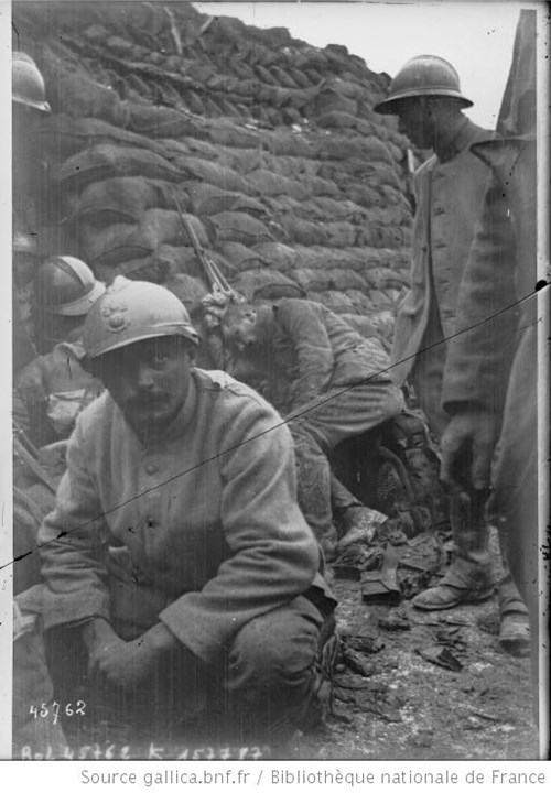 French soldiers in a trench line near Champagne (1915)