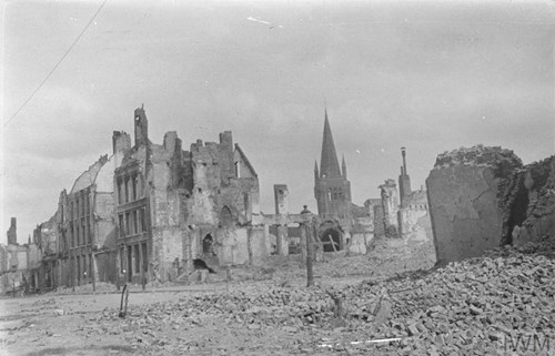 Ruins in the Square, Ypres, May 1915. © IWM Q 56699