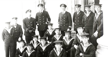 The Crew Of H5 (National Museum Of The Royal Navy)