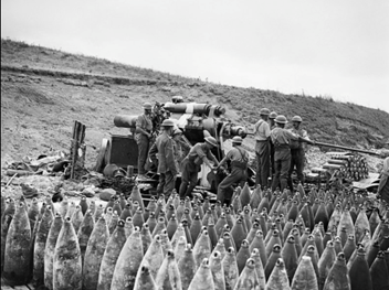 Men of the Royal Garrison Artillery loading a 9.2-inch howitzer near Bayencourt just before the battle of Amiens in 1918