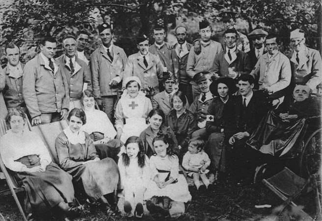 Convalescent group (Roddy third from left).