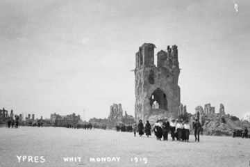 Visiting and Revisiting the battlefields, 1919-1938