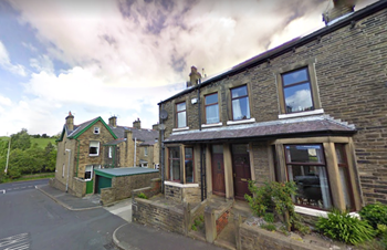 The '5 roomed' 2 Lincoln Road, Earby as taken in May 2009 (c) Google Street View