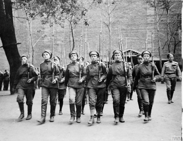 Members of the Russian women's 'Battalion of Death' training in Petrograd. © IWM Q 106250