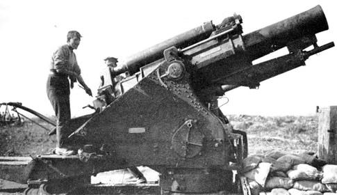 A 9.2 Inch Howitzer in Carnoy Valley, September 1916 (Photo: IWM Q 1294)