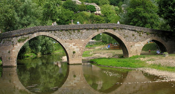 A bridge over the River Averyron by Kajimoto CC SA 3.5