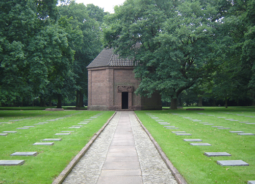 'Deutscher Soldatenfriedhof Menen' - German military cemetery in Menen, West-Flanders, Belgium by LimoWreck CC BY 2.5