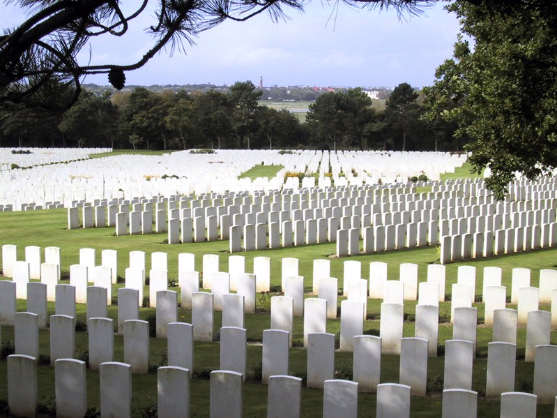 Le cimetière Anglais d'Etaples CC BY SA 3.0