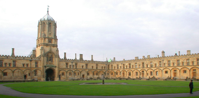 Tom Quadrangle, Christ Church college, University of Oxford, Oxford, United Kingdom. CC BY SA 3.0 Wikimedia Commons