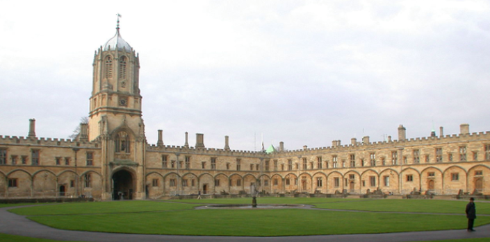 Tom Quadrangle, Christ Church college, University of Oxford, Oxford, United Kingdom. CC BY SA 3.0 Wikimedia Commons