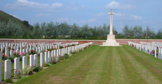 Philosophe British Cemetery, Mazingarbe, France (C) CWGC 2021