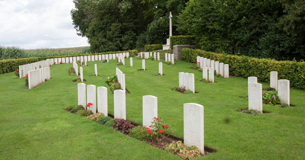 Bazentin-Le-Petit Communal Cemetery Extension CC BY SA 4.0 WernerVC