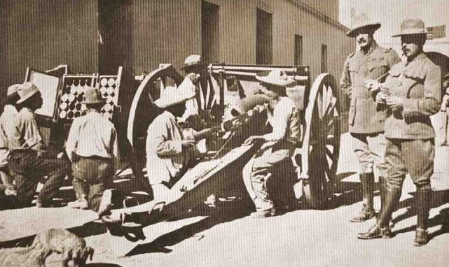 Thord-Gray (second right) with rebel artillery, Hermosillo, Mexico, December 1913.