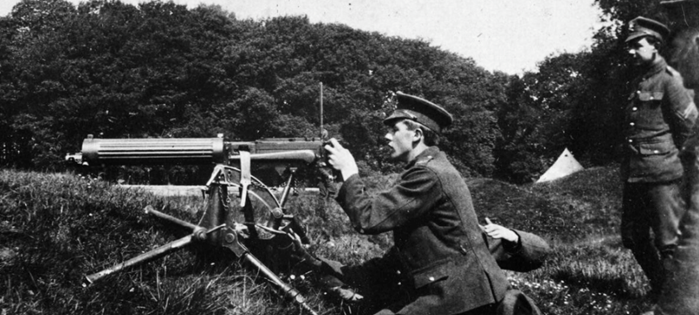 Members of No.1 Section, 131st Machine Gun Company, receiving training on the Vickers machine gun at Belton Park Camp, Grantham, Lincolnshire in 1915. © IWM Q 91759