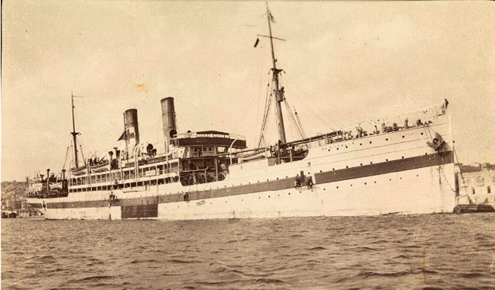 Hospital Ship in the Grand Harbour August – October 1915 (RAMC 1081/1/8 photo album of Pte Percy Roberts AIF).