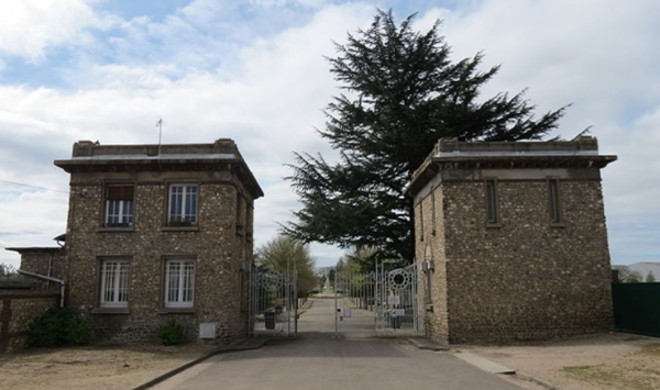 Entrance to Saint-Sever Cemetery photographed by Gingo CC BY-SA 4.0