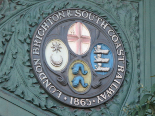 An LB&SCR plaque on the (western) railway bridge over Battersea Park Road, SW8, showing the company armorial bearings. Photographed by Mike Quinn CC BY SA 4.0