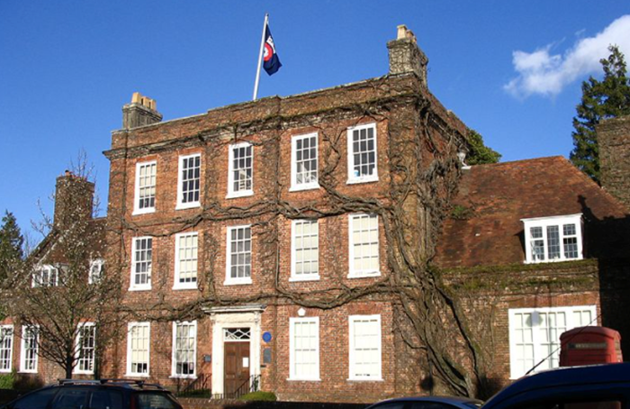 Original College building, College Street. Photographed by Tony Holkham (CC BY SA 3.0)