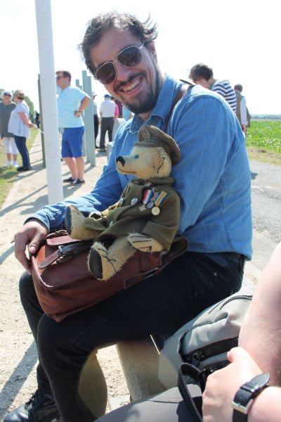 Relaxing In The Shade Of Good Friend Elliot Summerhayes (2019)