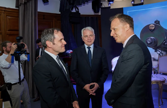 (Left to right) Dr Spencer Jones, Attila Szalay-Berzviczy and His Excellency,  Dr Ferenc Kumin