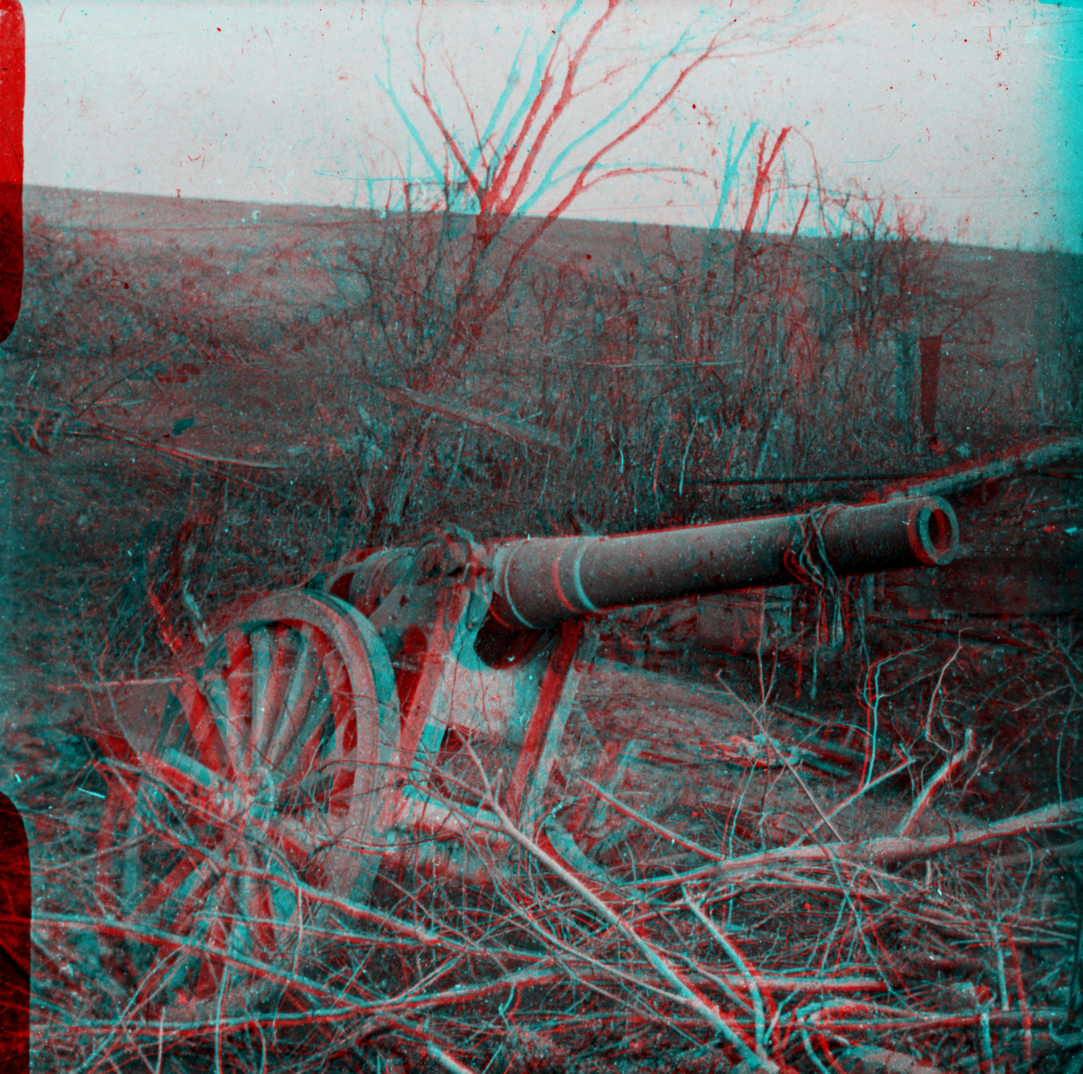 Ravin de la Garaude, pièce de 105 allemands - Ravin de la Garaude, German 105mm artillery piece