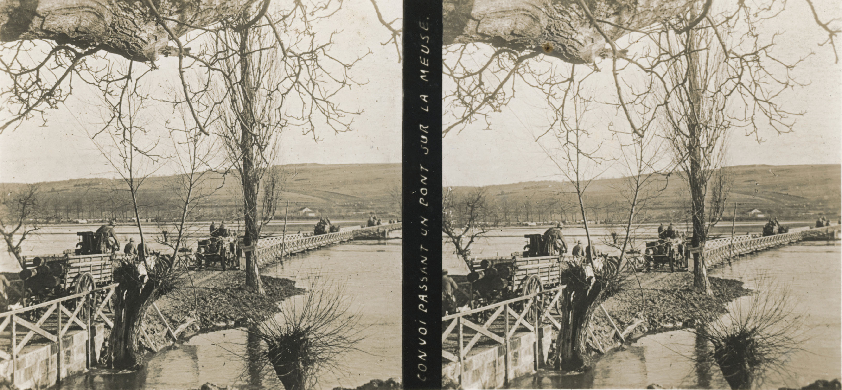 convoi passant un pont sur la Meuse - convoy crossing a bridge over the Meuse