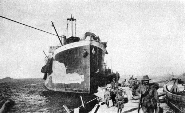 Soldiers Of The Australian 2Nd Infantry Brigade Disembarking At V Beach On 6 May 1915. The Light Coloured Patch On The River Clyde's Starboard Bow Is Part Of Her Unfinished Yellow Camouflage.