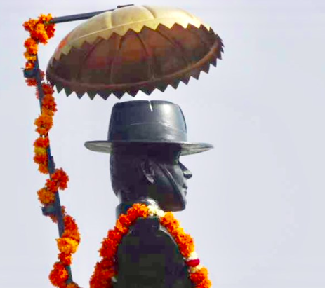 Photograph of the Gabar Singh Negi memorial statute kindly provided by K. J. S. Chatrath