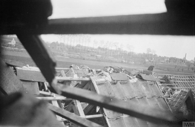 An Artillery observation and sniping post at Le Gheer, just east of Ploegsteert, only 25 yards from the enemy's lines, October 1914. © IWM Q 56723