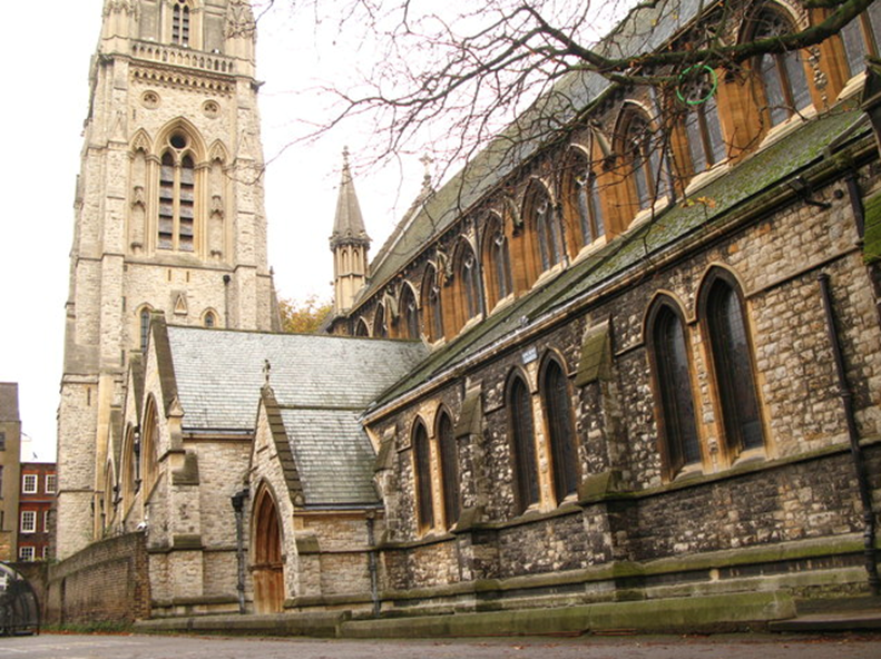 St. Mary Abbots Church, Kensington Church Street, W8 - north side by Mike Quinn CC BY-SA 2.0