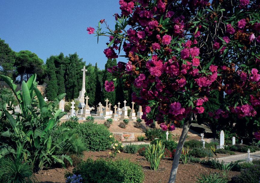 Clipped Calendar 4 2026