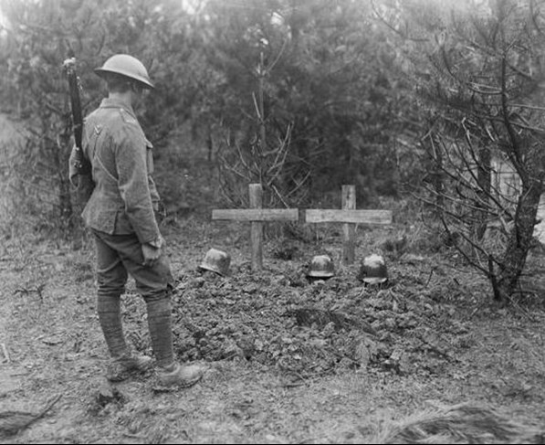 Battle Of Tardenois. Soldier Of The 2 . 4Th Battalion, Hampshire Regiment (62Nd Division) Looking At The Recent Graves Of Three Germans. Bois De Reims, 24 July 1918